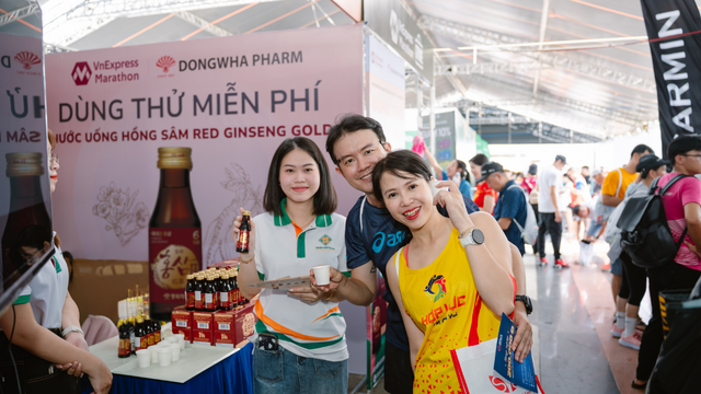 Nước hồng sâm Dongwha Red Ginseng Gold ‘tiếp lửa’ hơn 9.000 runner tại VnExpress Marathon Cần Thơ - Ảnh 2.