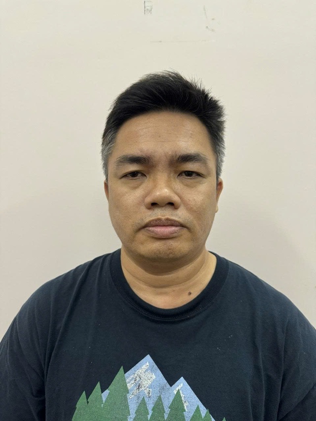 TP.HCM: Bắt kẻ lừa đảo bằng chiêu rút tiền mặt từ thẻ tín dụng sinh lời- Ảnh 1.