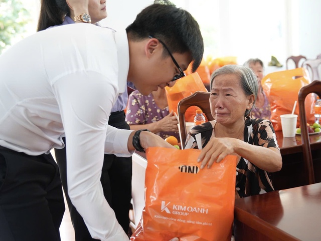 Kim Oanh Group lan tỏa yêu thương đến gần 1.000 cụ già neo đơn mùa Vu lan  - Ảnh 4.