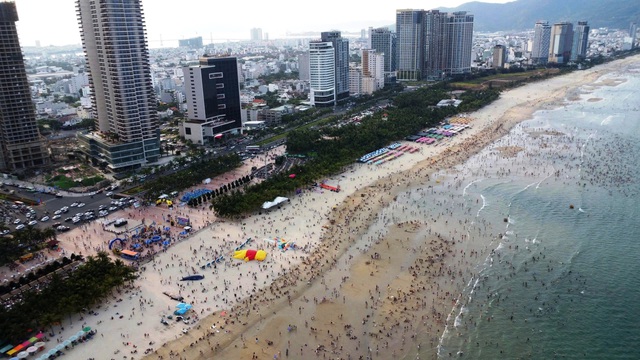 Ba khách sạn hạng sang ven biển Đà Nẵng bị xử phạt hơn 900 triệu đồng - Ảnh 1.