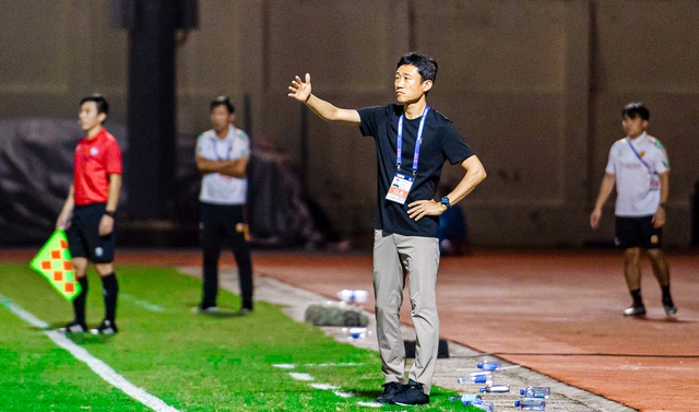 Lộ diện HLV đầu tiên có nguy cơ bị sa thải ở V-League- Ảnh 3.