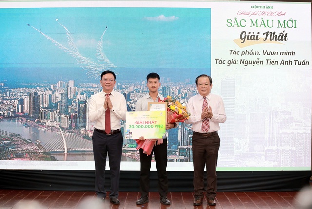  Trao giải và triển lãm 'TP.HCM sắc màu mới'- Ảnh 1.