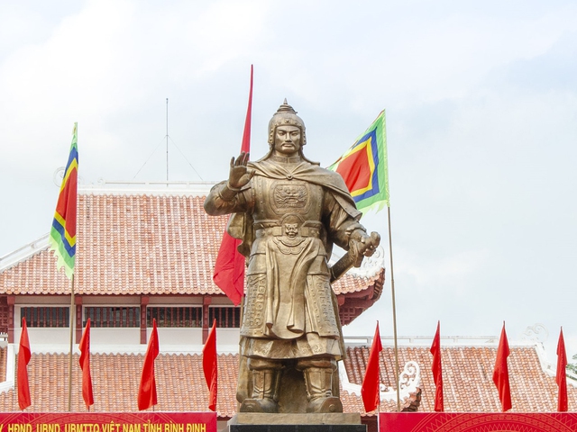 Lễ giỗ Hoàng đế Quang Trung: Tri ân vị anh hùng bách chiến bách thắng- Ảnh 1.
