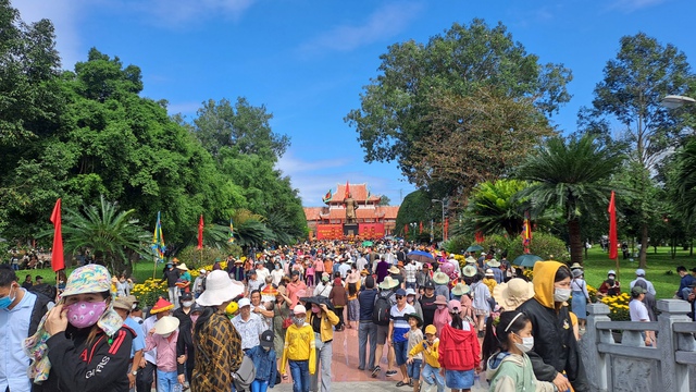 Lễ giỗ Hoàng đế Quang Trung: Tri ân vị anh hùng bách chiến bách thắng- Ảnh 2.