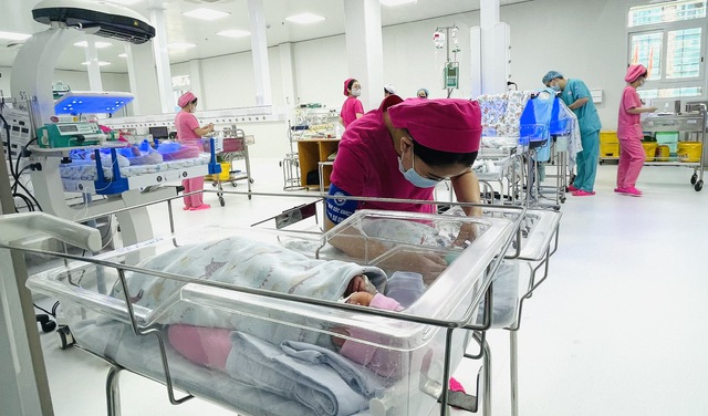 Sở Y tế TP.HCM yêu cầu đảm bảo an toàn cho trẻ em từ phút đầu đời- Ảnh 1.
