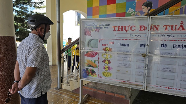 Xôn xao thực phẩm bẩn vào bếp bán trú trường tiểu học ở P.Xuân Hương- Đà Lạt- Ảnh 8.