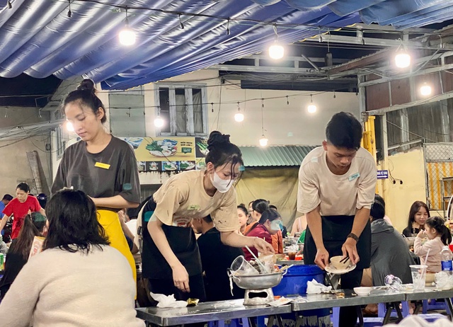 Học phí cao, cha mẹ gồng gánh nuôi con học đại học- Ảnh 2.