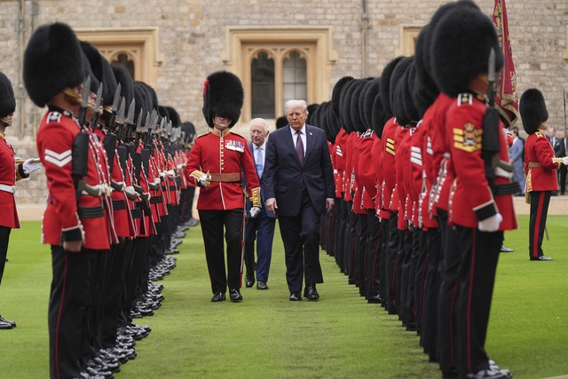 Chùm ảnh Hoàng gia Anh long trọng đón Tổng thống Trump tại Lâu đài Windsor - Ảnh 1.