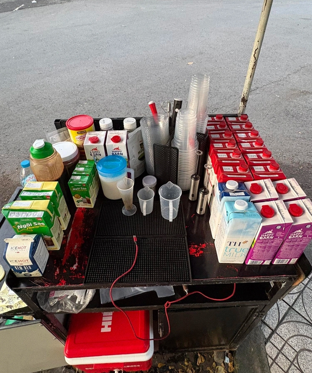 Khởi sự kinh doanh với xe đẩy b&aacute;n nước giải kh&aacute;t, c&agrave; ph&ecirc; mang đi... c&oacute; dễ? - Ảnh 3.