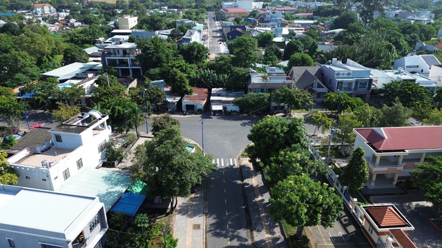 TP.HCM: Cả con đường ở phường Long Hương chỉ chờ giải tỏa 1 hộ dân để thông tuyến- Ảnh 3. TP.HCM: Cả con đường ở phường Long Hương chỉ chờ giải tỏa 1 hộ dân để thông tuyến- Ảnh 3.