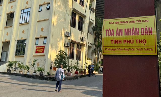 11 anh chị em ruột 'đưa nhau' ra tòa tranh chấp đất thừa kế- Ảnh 1. 11 anh chị em ruột 'đưa nhau' ra tòa tranh chấp đất thừa kế- Ảnh 1.