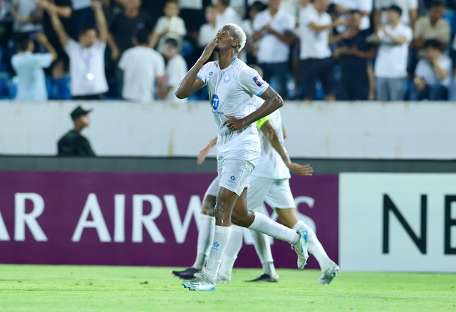 Dàn Tây tỏa sáng, CLB Nam Định đè bẹp đội Thái Lan ở Cúp C2 châu Á- Ảnh 2. Dàn Tây tỏa sáng, CLB Nam Định đè bẹp đội Thái Lan ở Cúp C2 châu Á- Ảnh 2.