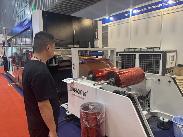 H&agrave;ng trăm doanh nghiệp triển l&atilde;m giải ph&aacute;p đổi mới ng&agrave;nh c&ocirc;ng nghiệp nhựa, cao su  - Ảnh 2.