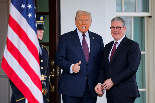 Dùng quân chủ để tranh thủ thượng khách trong chuyến thăm của Donald Trump - Ảnh 1.