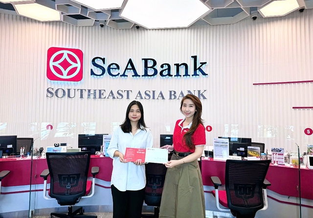 Quỹ Ươm mầm ước mơ SeABank nhận đỡ đầu thêm 10 học sinh nghèo hiếu học- Ảnh 1. Quỹ Ươm mầm ước mơ SeABank nhận đỡ đầu thêm 10 học sinh nghèo hiếu học- Ảnh 1.