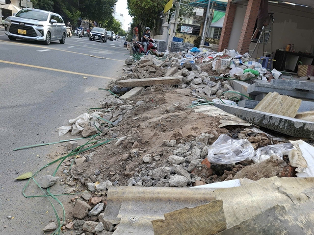 Thi công vỉa hè ngổn ngang