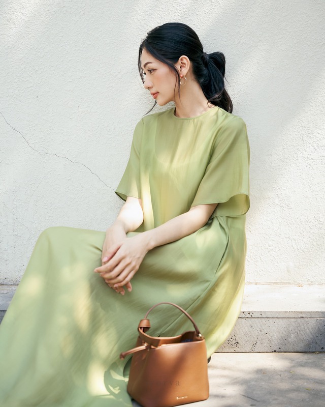 Váy suông tối giản là bạn đồng hành hoàn hảo vào mùa thu- Ảnh 2.