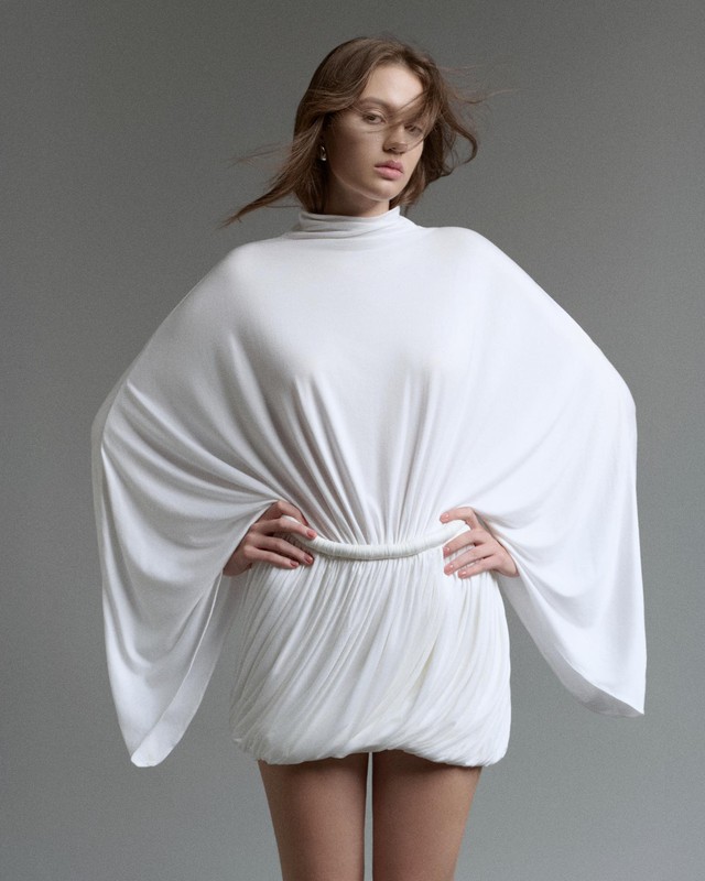 Váy suông tối giản là bạn đồng hành hoàn hảo vào mùa thu- Ảnh 4.