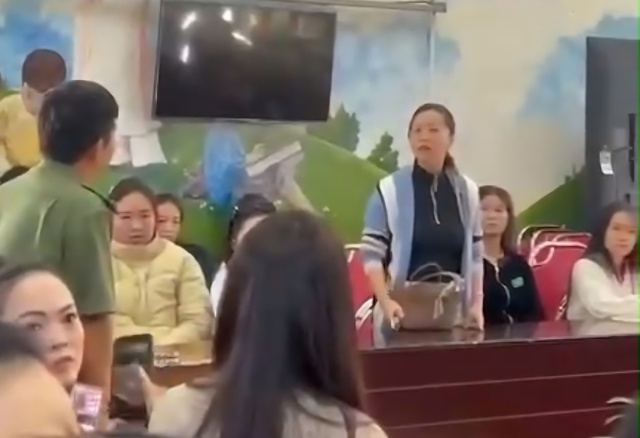 Nhiều phụ huynh Trường tiểu học Trưng Vương lo lắng về bếp bán trú thực phẩm bẩn - Ảnh 2.