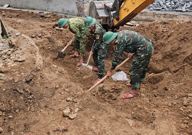 Cải tạo "Trường Bồ Đề" ở Thành cổ Quảng Trị, phát hiện 2 hài cốt liệt sĩ - Ảnh 2.