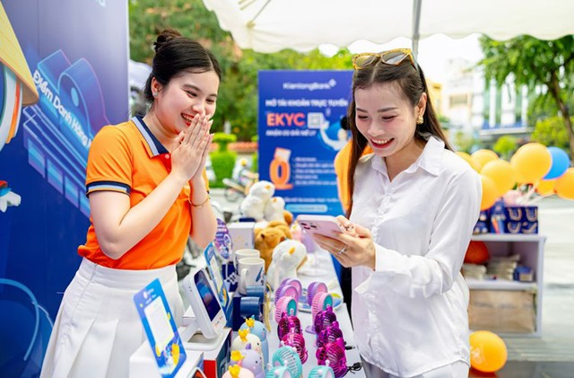 Chuyến xe X KienlongBank: Lan tỏa thanh to&aacute;n số tại Cần Thơ- Ảnh 1.