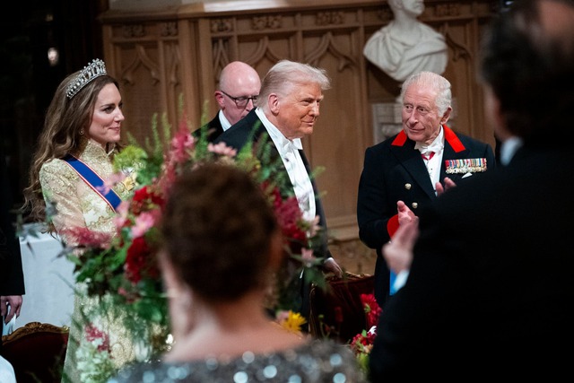 Tổng thống Trump phớt lờ Hoàng tử Harry khi thăm nước Anh- Ảnh 1. Tổng thống Trump phớt lờ Hoàng tử Harry khi thăm nước Anh- Ảnh 1.