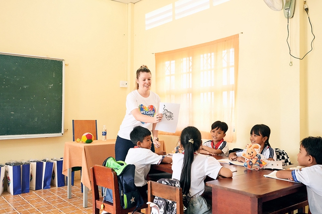 ILA thắp sáng tương lai học trò Giồng Nổi bằng những lớp học mới - Ảnh 5. ILA thắp sáng tương lai học trò Giồng Nổi bằng những lớp học mới - Ảnh 5.
