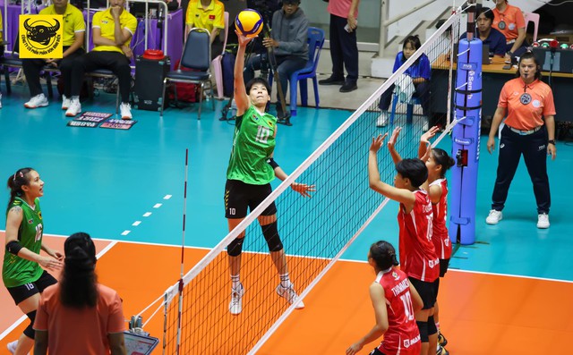 Đại diện bóng chuyền nữ Việt Nam thua trắng trước đội bóng đặc biệt của Thái Lan - Ảnh 1. Đại diện bóng chuyền nữ Việt Nam thua trắng trước đội bóng đặc biệt của Thái Lan - Ảnh 1.