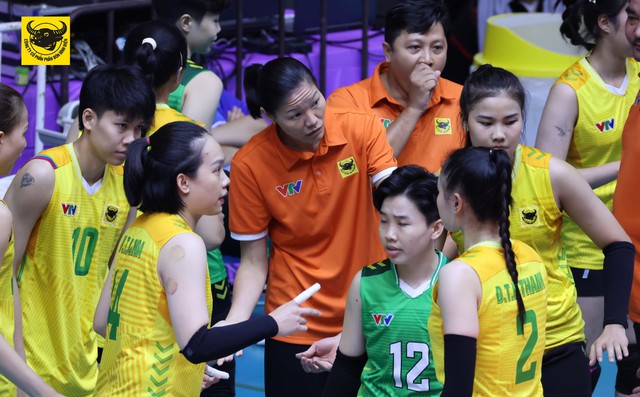 Đại diện bóng chuyền nữ Việt Nam thua trắng trước đội bóng đặc biệt của Thái Lan - Ảnh 2. Đại diện bóng chuyền nữ Việt Nam thua trắng trước đội bóng đặc biệt của Thái Lan - Ảnh 2.