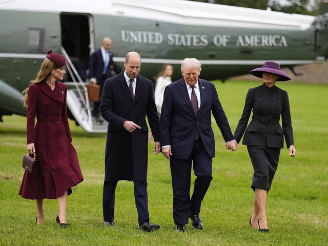 Cuộc 'đối đầu' về thời trang giữa Melania Trump v&agrave; C&ocirc;ng nương Kate - Ảnh 6.