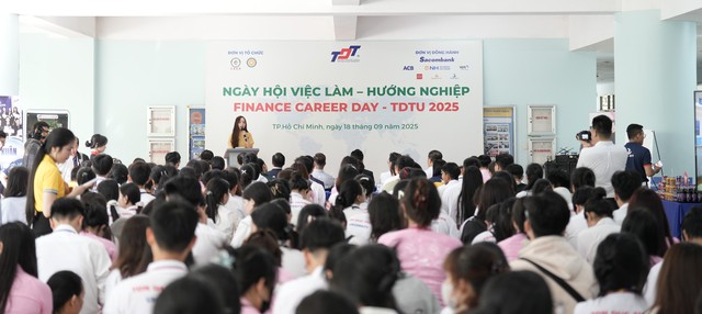 Trường ĐH Tôn Đức Thắng tổ chức ngày hội việc làm lĩnh vực tài chính-ngân hàng  - Ảnh 1.