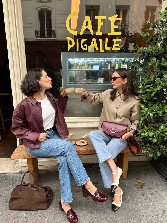 Mặc quần jeans nữ tính hơn khi mang những kiểu giày này - Ảnh 6.