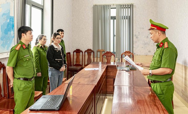 Bắt giam nữ bị can giả danh thẩm ph&aacute;n lừa đảo chiếm đoạt 1,3 tỉ đồng- Ảnh 1.