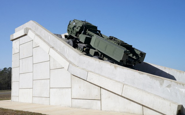 Ukraine nhận tên lửa Patriot và HIMARS giữa lúc Nga 'tiến lên ở mọi hướng' - Ảnh 1.