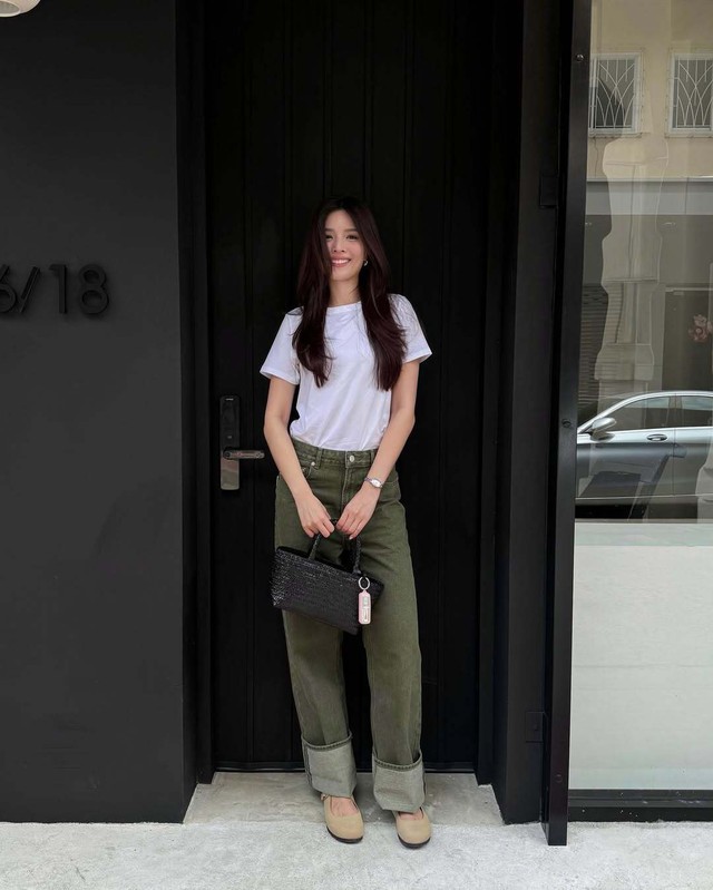 Mặc quần jeans nữ tính hơn khi mang những kiểu giày này - Ảnh 11.