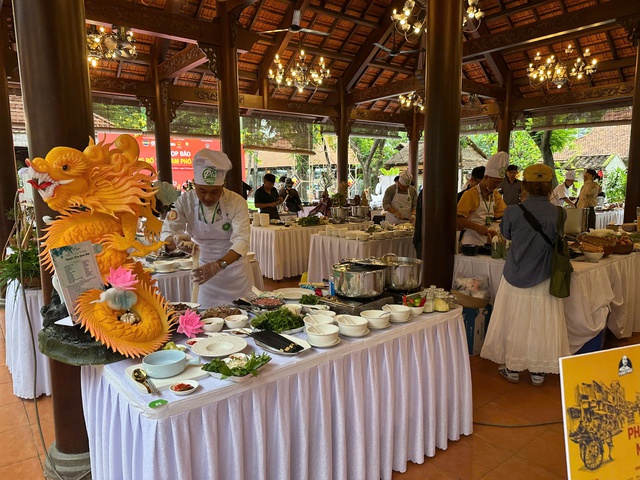 Tìm người nấu phở ngon qua Singapore trổ tài quảng bá- Ảnh 2. Tìm người nấu phở ngon qua Singapore trổ tài quảng bá- Ảnh 2.