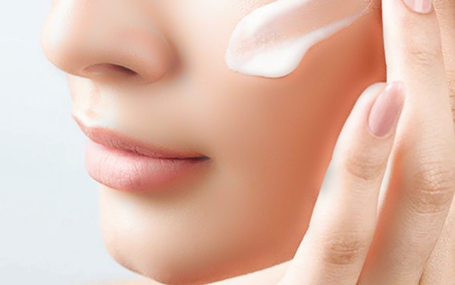 Bỗng một ng&agrave;y da đỏ r&aacute;t, bong tr&oacute;c, phải l&agrave;m sao?- Ảnh 3.