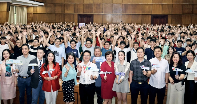 Gần 4.000 sinh viên tham gia …