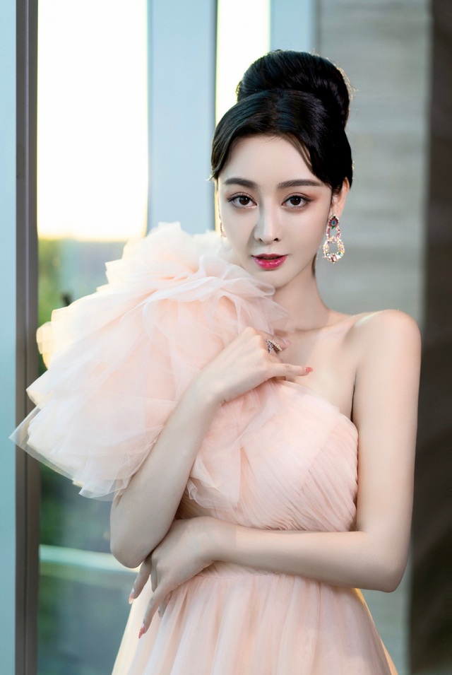 Cô gái từng chi tiền tỉ để phẫu thuật giống Phạm Băng Băng giờ ra sao? - Ảnh 4.