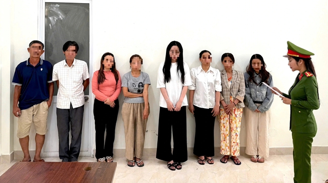 Đà Nẵng: Phá đường dây lô đề 50 tỉ đồng do 'bà trùm' 41 tuổi cầm đầu- Ảnh 1. Đà Nẵng: Phá đường dây lô đề 50 tỉ đồng do 'bà trùm' 41 tuổi cầm đầu- Ảnh 1.