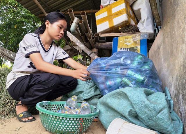 13 năm m&ograve;n mỏi chờ mẹ, b&eacute; g&aacute;i khao kh&aacute;t một lần được gặp lại - Ảnh 4.