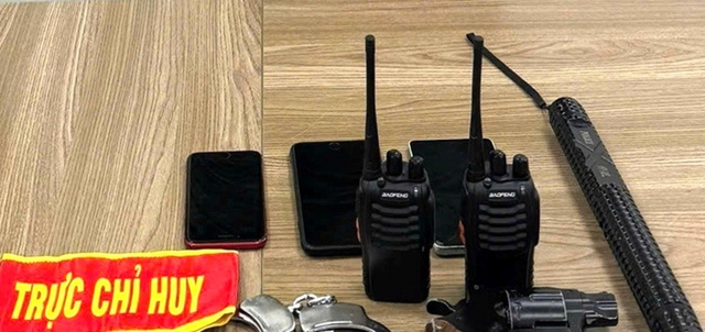 Bắt nhóm giả danh cảnh sát cướp tài sản- Ảnh 2. Bắt nhóm giả danh cảnh sát cướp tài sản- Ảnh 2.