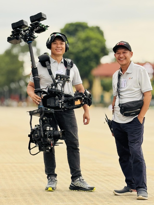 Gặp người đứng sau cú máy đẹp chuẩn điện ảnh gây ‘sốt’ ở lễ diễu binh A80 - Ảnh 7. Gặp người đứng sau cú máy đẹp chuẩn điện ảnh gây ‘sốt’ ở lễ diễu binh A80 - Ảnh 7.