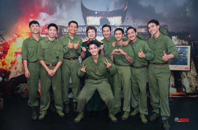 'Mưa đỏ' c&aacute;n mốc 400 tỉ đồng, tiếp tục ph&aacute; loạt kỷ lục phim Việt- Ảnh 2.