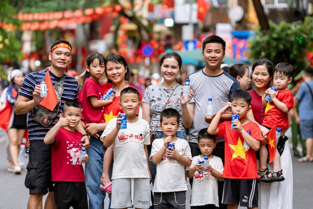 Vinamilk cùng Việt Nam rực rỡ trong ngày hội non sông - Ảnh 1.