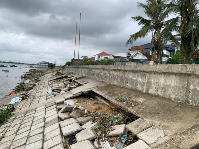 Nhiều tuyến k&egrave; chắn s&oacute;ng hư hỏng nghi&ecirc;m trọng sau b&atilde;o số 5- Ảnh 1.