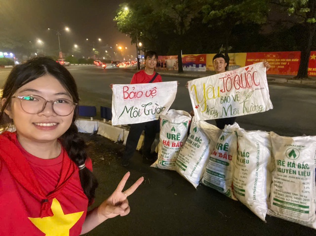 Nữ sinh 17 tuổi nhặt rác tại A80 được khen 'tuyệt vời lắm' - Ảnh 1.