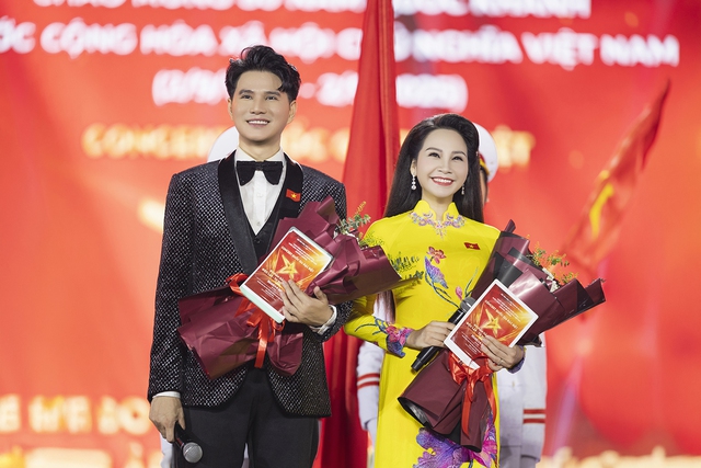 Vũ Mạnh Cường: 'Làm MC chính luận cũng là cách tiếp nối truyền thống gia đình'- Ảnh 1. Vũ Mạnh Cường: 'Làm MC chính luận cũng là cách tiếp nối truyền thống gia đình'- Ảnh 1.