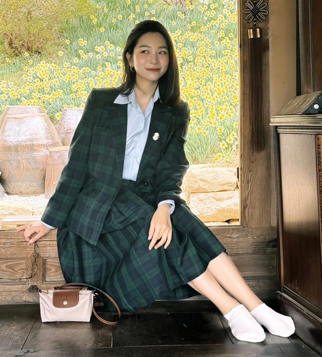 Chọn phong cách collegiate - nàng trẻ trung và thanh lịch khó cưỡng- Ảnh 3.
