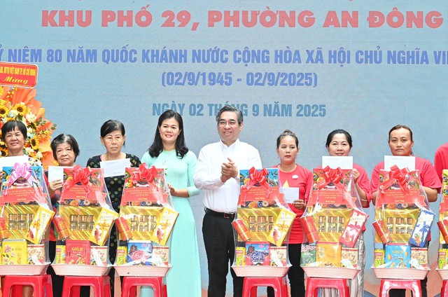 TP.HCM rực rỡ Ngày hội non sông - Dân tộc kết đoàn - Ảnh 1.